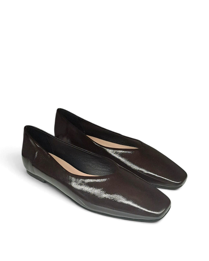 Burgundy velvet V-shaped ballerina