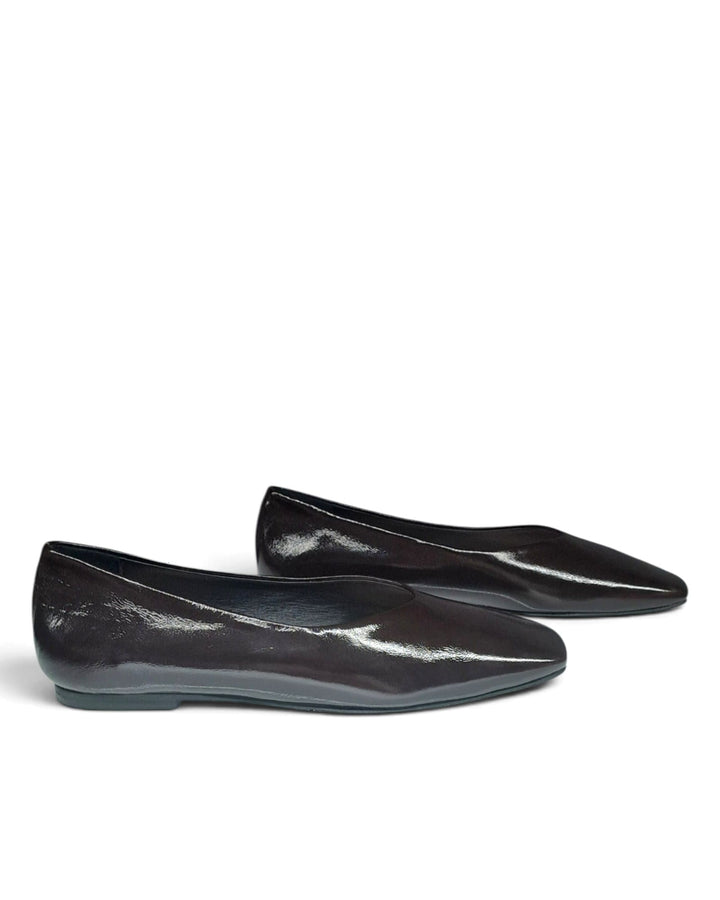 Burgundy velvet V-shaped ballerina