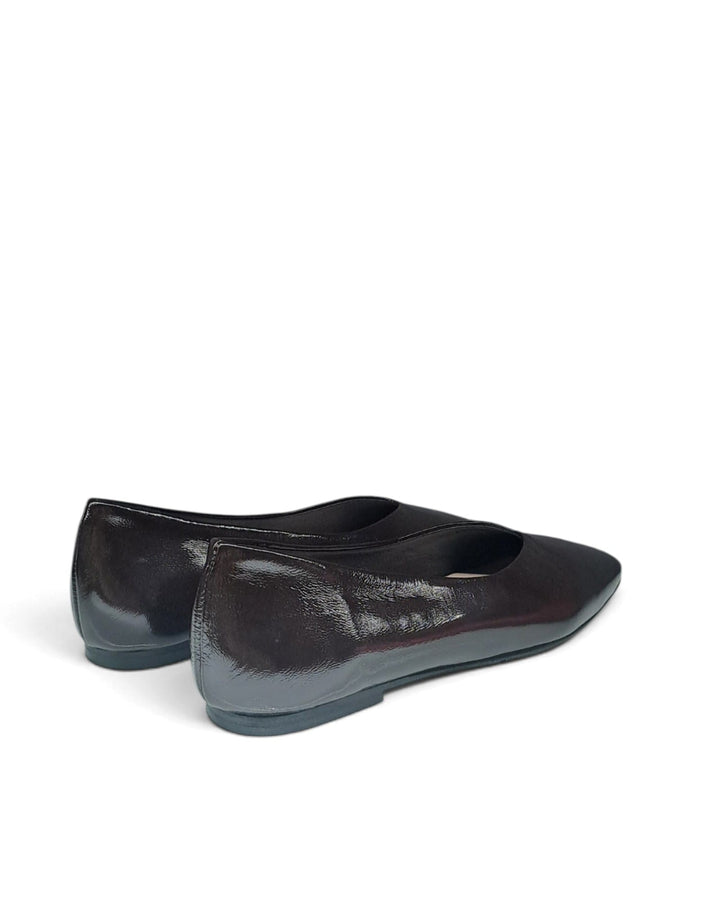 Burgundy velvet V-shaped ballerina