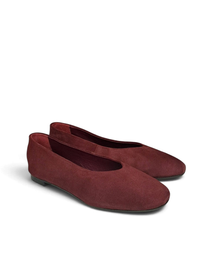 Burgundy velvet V-shaped ballerina