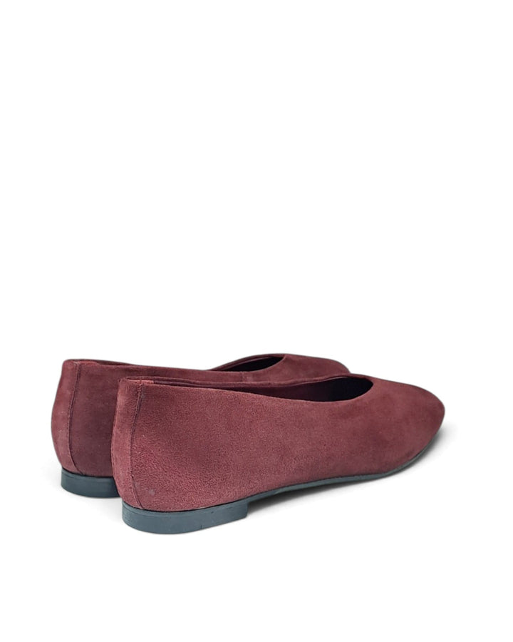 Burgundy velvet V-shaped ballerina