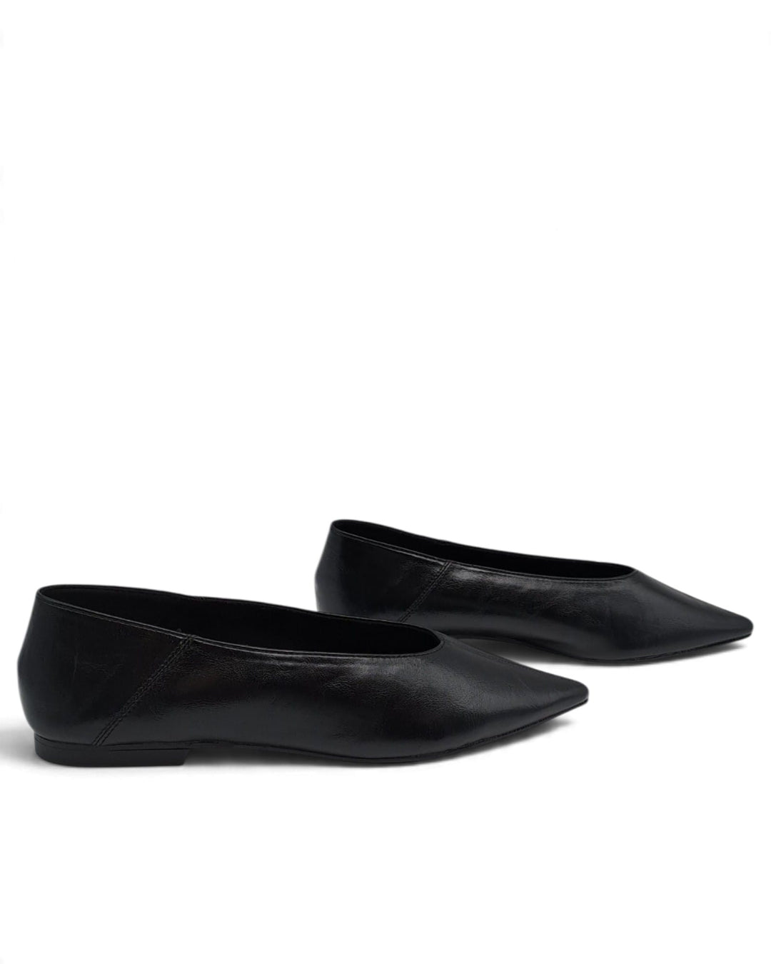 Burgundy velvet V-shaped ballerina
